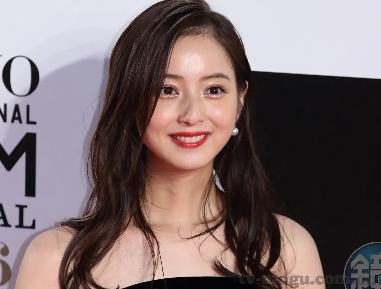 麻豆女高中生第一次av-带间隔的青年成长，麻豆女高中生初次涉足AV领域的探询